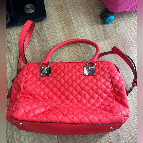 Red Guess Purse - Picture 4 of 5